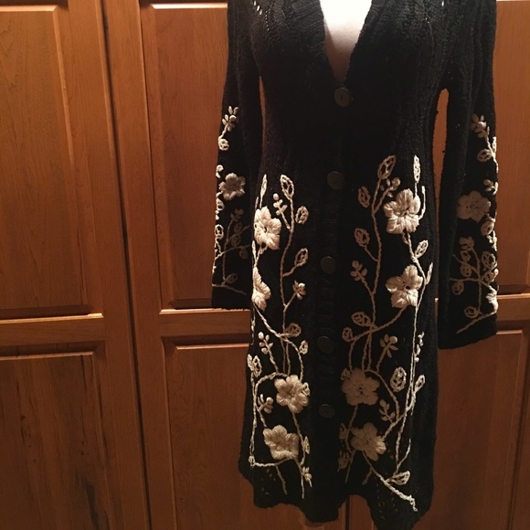 Statement Curio Long Sweater Coat/Floral Detail - Picture 2 of 8